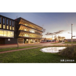 辦公室文化墻需展示什么內(nèi)容 黑灰色系是經(jīng)典搭配，能讓辦公室工業(yè)風(fēng)的格調(diào)提升一個檔